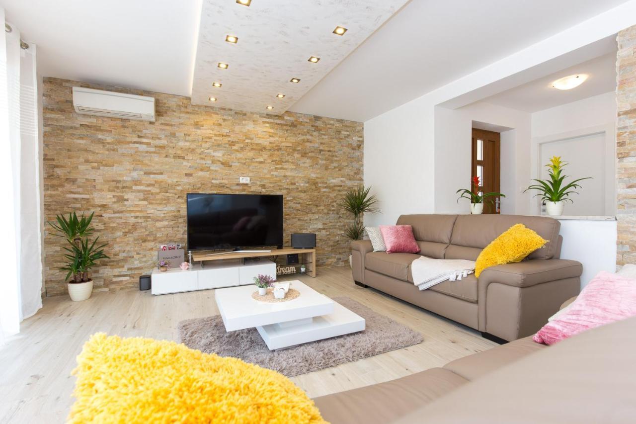 Villa Sara - Perfect Family Holiday Brzac 外观 照片